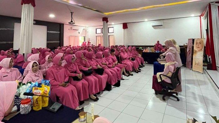 Beaut Demo Instaperfect dan Crystallure Sambangi Ibu-Ibu Bhayangkari Jeneponto