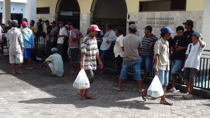 Baznas Takalar bagi-bagi Sembako untuk Tukang Becak
