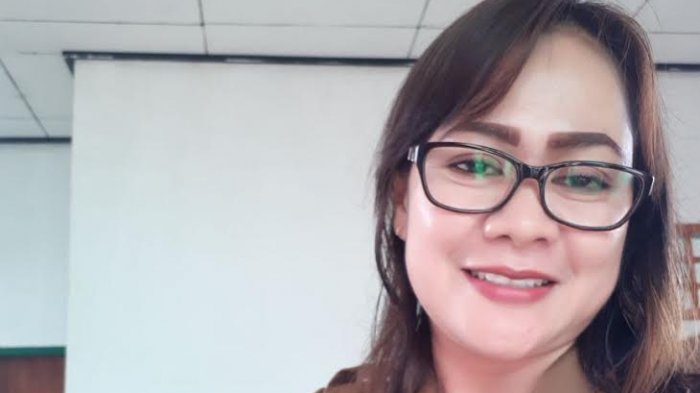 Sungguh Mulia, Bidan Cantik di Mangkutana Luwu Timur Ini Gratiskan Biaya Bersalin