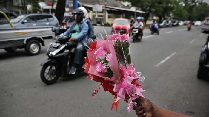 FOTO: Penjualan Bunga Jelang Valentine Meningkat - bunga-valentine1_20180212_182702.jpg