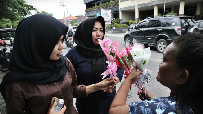 FOTO: Penjualan Bunga Jelang Valentine Meningkat - bunga-valentine2_20180212_182720.jpg