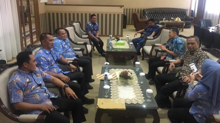 Kunjungi Maros, Ilham Azikin Kembalikan Pajero Sport ke Hatta Rahman