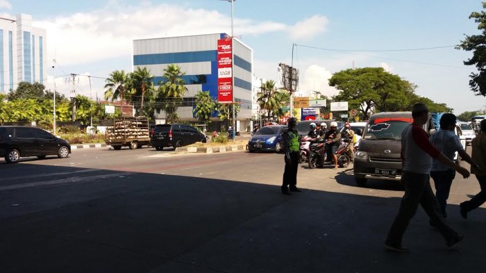 Jl AP Pettarani Dibuka Setelah Ratusan Buruh Berdemo