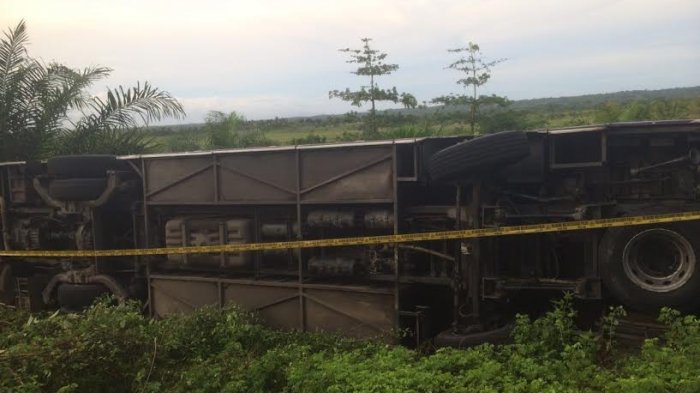 Bus Bintang Prima Terbalik di Cakke Enrekang, 13 Penumpang Terluka - bus-bintang-345_20161222_141647.jpg