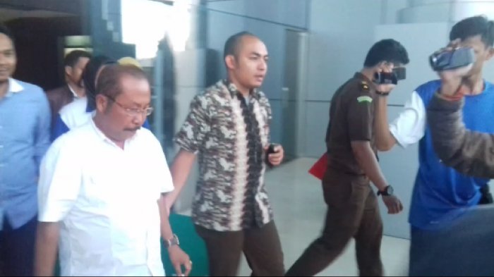 Sebelum Dijebloskan ke Lapas, Camat Mangarabombang Dicecar Pertanyaan Selama Tujuh Jam