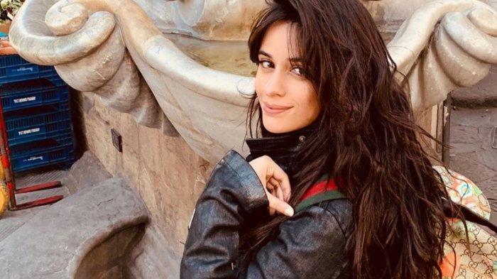 TRIBUNWIKI: Camila Cabello Nyaris Berciuman dengan Shawn Mendes di Panggung MTV VMAs, Ini Profilnya