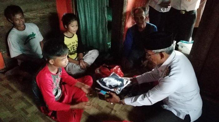 Bupati Luwu Timur Kunjungi Kakak Adik Tak Sekolah karena Kendala Biaya, Kades Puncak Indah Marah