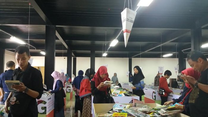 Weekend, Cuci Gudang Gramedia Dipadati Pegawai Hingga Murid SD