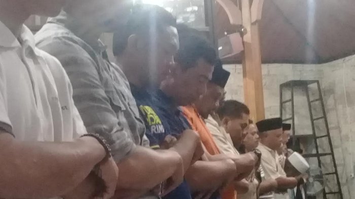 Wawali Palopo Salat Gerhana di Masjid Jami