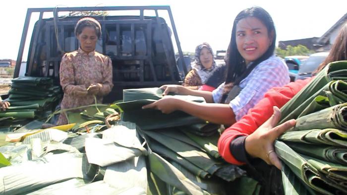 Jelang Iduladha, Penjual Daun Pisang di Parepare Mulai Marak