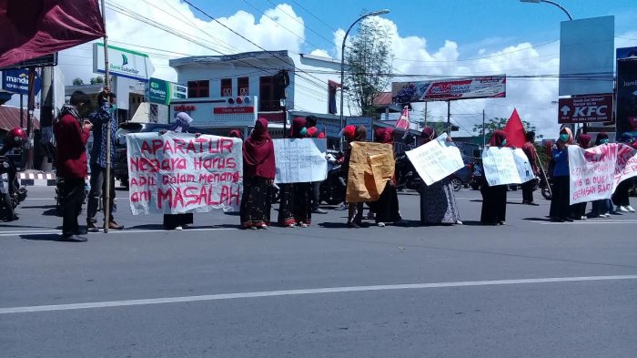 AMA Bulukumba Unjuk Rasa di Pertigaan Teko, Ini Tuntutannya