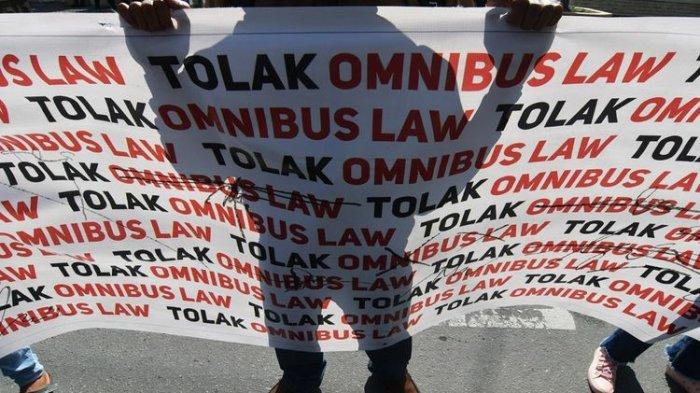 Omnibus Law UU Cipta Kerja, Poin 'Mengerikan' soal PHK yang Ditolak Buruh, Airlangga Hartarto Bicara