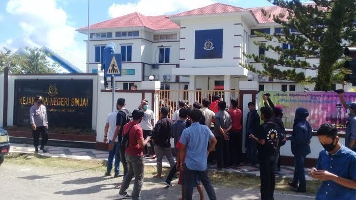 Labrak Minta Kejari Proses Semua Kasus Dugaan Korupsi di Sinjai, Termasuk Dugaan Permintaan Fee PDAM