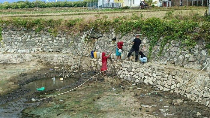 Sumur Tadah Kering di Maros, Warga Gunakan Air Keruh untuk Mandi dan Mencuci