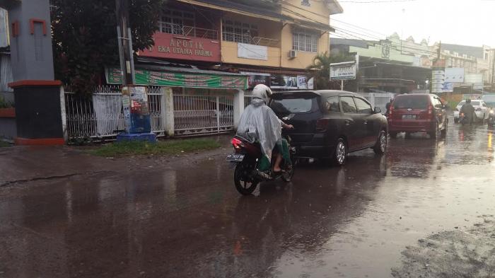 Hujan Sebentar, Air Tergenang di Jl Mannuruki Raya