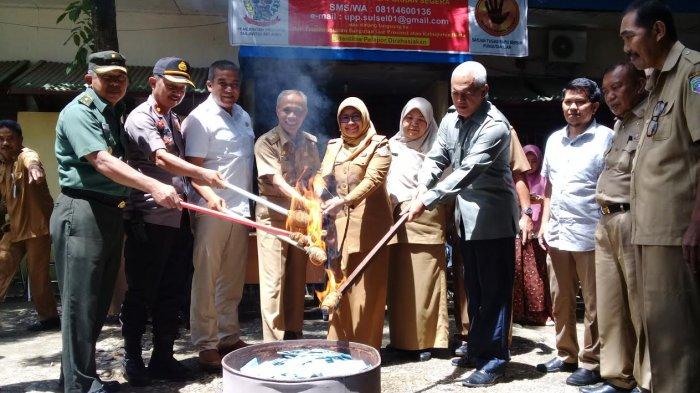 Disdukcapil Pangkep Musnahkan Ribuan E-KTP Rusak