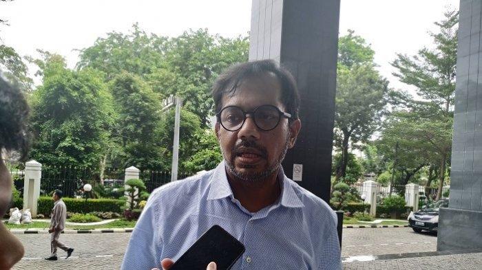 Haris Azhar Kritik Airlangga Hartarto Soal Rencana Jika New Normal Gagal: Masyarakat Ajang Uji Coba