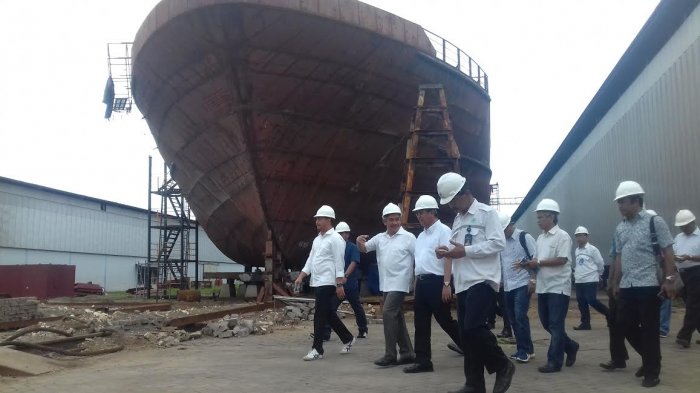 Dirjen Perikanan Tangkap KKP Pantau Persiapan Kapal Induk Nelayan Ikan di PT IKI