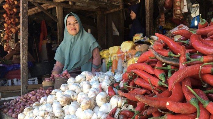 Harga Bawang Merah dan Bawang Putih di Pasar Sentral Bulukumba Turun