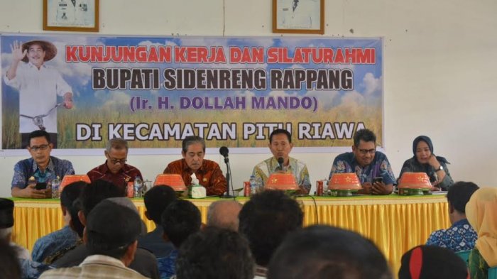 Kunjungi Pitu Riawa, Dollah Mando Janji Alihkan Pengurusan KTP-el ke Kecamatan