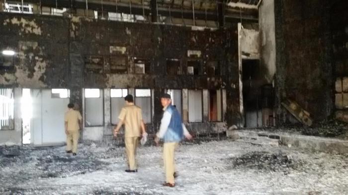 Kondisi Terkini Kantor DPRD Gowa Sepekan Pasca-Dibakar - dprd-gowa2_20161003_134042.jpg