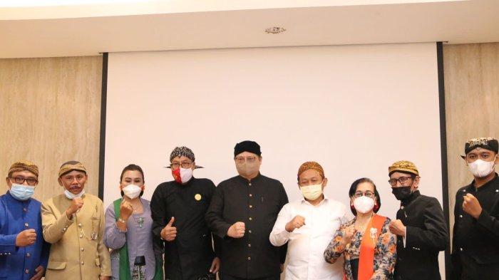 Menko Airlangga Janjikan Insentif Seniman Pedalangan di Jawa Timur - fadhly20022022-5.jpg