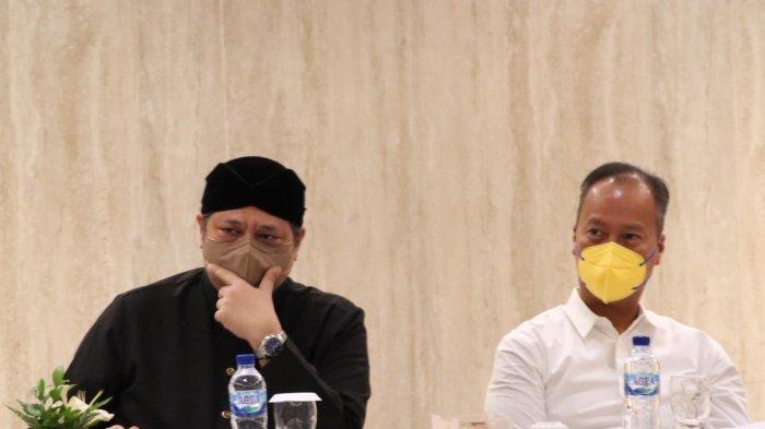 Menko Airlangga Janjikan Insentif Seniman Pedalangan di Jawa Timur - fadhly20022022-6.jpg