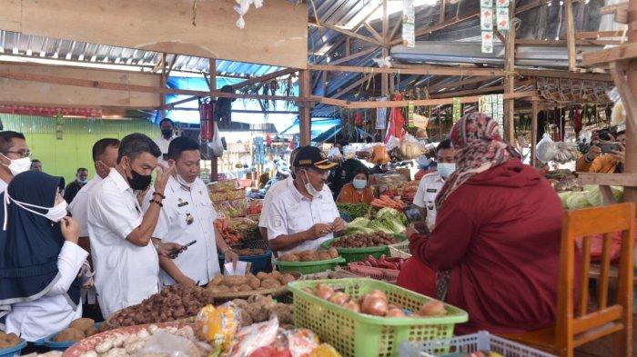 Bupati Jeneponto Temukan Harga Cabai Tak Stabil di Pasar Karisa, ini Solusi yang Ditawarkan