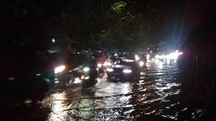 Jalan Poros Makassar-Maros Depan Balai Besar Karantina Pertanian Tamalanrea Banjir