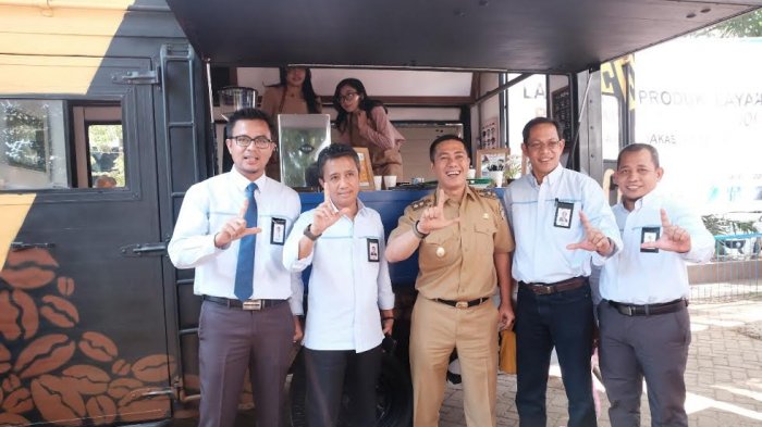 Kini, Bayar Tagihan Listrik Bisa Sambil Ngopi di Rewa Mobile Coffee Shop PLN