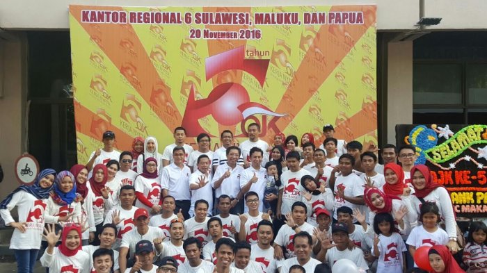 HUT ke-5, OJK Sulampua Gelar Fun Walk - funwalk_20161120_112111.jpg