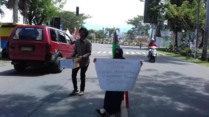 Mahasiswa Lutra Sumbang Rp 5,1 Juta untuk Korban Eksekusi Sampoddo