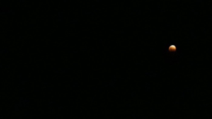 Ini Penampakan Gerhana Bulan di Kota Sungguminasa