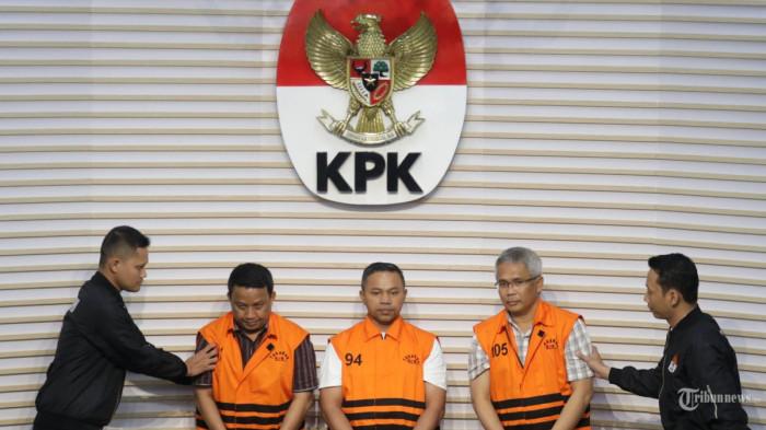 Sosok Ferry Sekdis Dinas PU Riau Pengepul 'Jatah Preman' Gubernur Tapi Belum Tersangka KPK