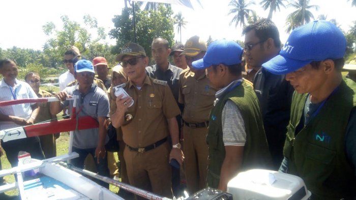 Serahkan 1.240 Mesin Katinting di Papalang Mamuju, Ini Harapan Bupati