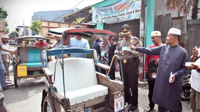FOTO: Begini Suasana Pembagian Zakat Haji Ambo di Makassar - haji-ambo_20180529_000012.jpg
