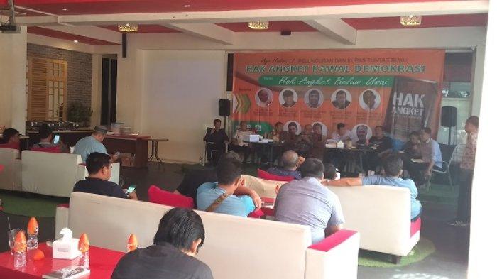 Dialog Hak Angket Belum Usai Berlangsung di Depan Rumah Wagub Sulsel