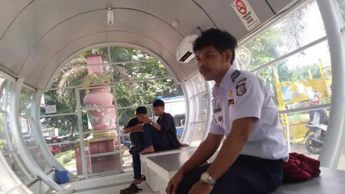 Halte Smart Dijaga Petugas Dishub, Belum Tahu Kapan Dioperasikan