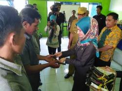 Bupati Luwu Utara Bagi-bagi 23 Hand Traktor