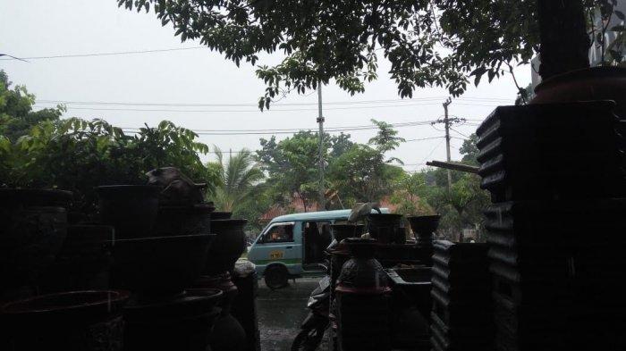 BREAKING NEWS: Hujan Guyur Kota Makassar, Sediakan Payung