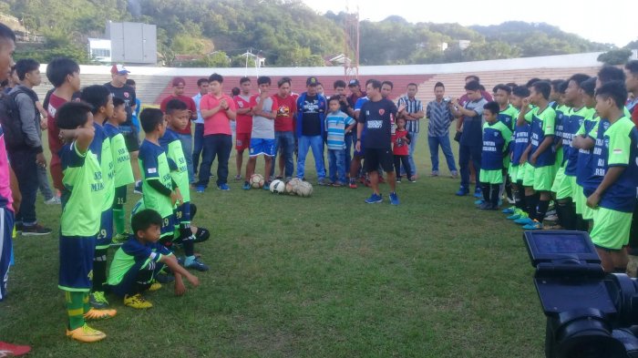 Ini Pesan Pelatih PSM Untuk Anak SSB Mitra Manakarra Mamuju