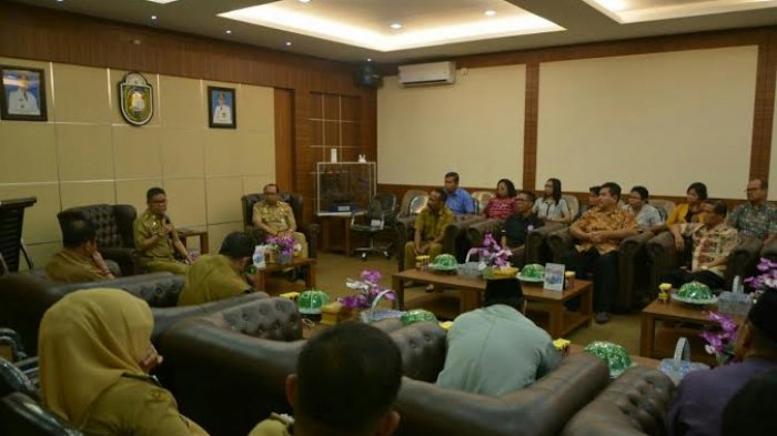 Jelang Natal, Taufan Pawe Silaturahmi dengan Pengurus Gereja Parepare, Ini yang Dibicarakan