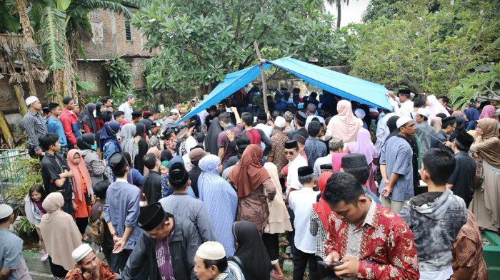 Almarhum AGH Bakri Kadir Akan Dimakamkan di Pekuburan Arab Bontoala - kadir_20170525_202008.jpg