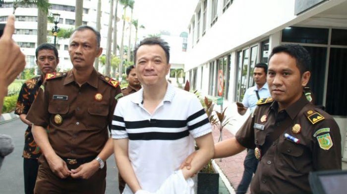 Kajari Makassar Pimpin Langsung Penjemputan Buronan Terpidana Penipuan di Jakarta