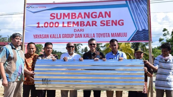 Korban Banjir Bandang Mamuju Dapat Bantuan 1.000 Lembar Seng dari Yayasan Ini
