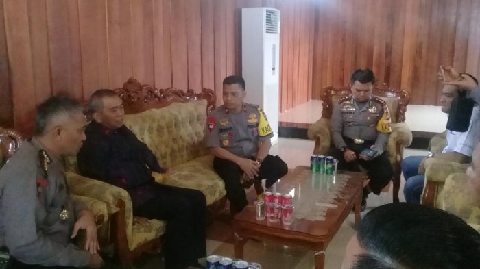 Pascapencoblosan, Kapolda Sulbar Sambangi Kediaman Paslon Bupati Polman