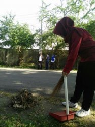 Jelang Penilaian Adipura, Pegawai Pemkab Sinjai Kerja Bakti Bersihkan Drainase