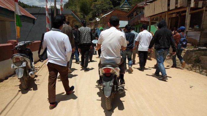 Kadis PU dan Ketua DPRD Mamasa Jalan Kaki Periksa Proyek Jalan, Kabid Bina Marga Naik Motor - kepala-bidang-bina-marga-asri-tomas4.jpg
