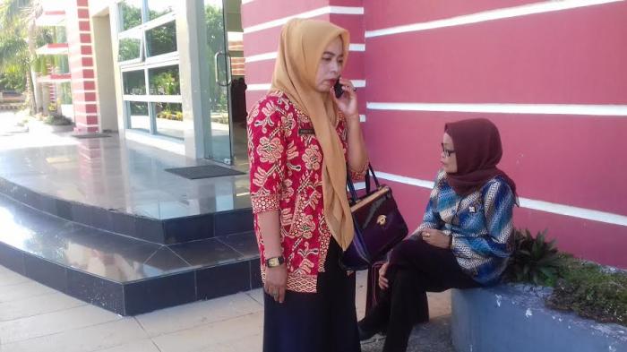 Horee! Gedung SD Joko Jeneponto Dibangun, Setelah 4 Tahun di Kolong Rumah - kepala-sekolah-sd-joko_20160421_102947.jpg