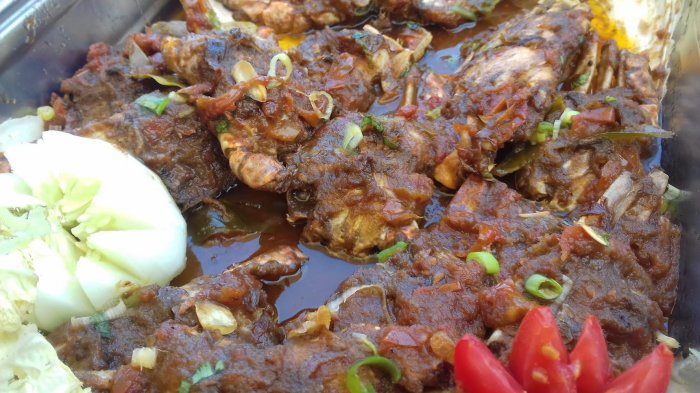 Lezatnya Hidangan Kepiting Asam Manis Khas Pulau Salemo, Wajib Coba